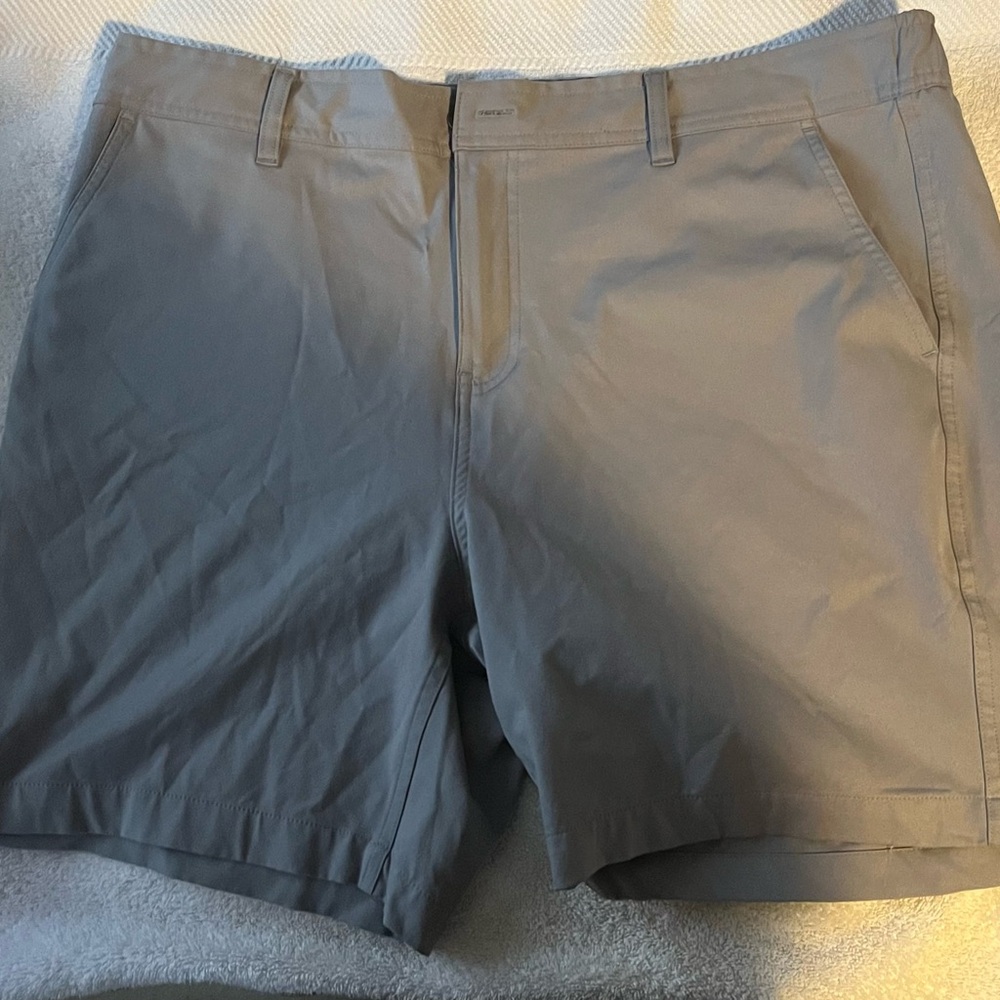 Size XL men’s 32 degrees shorts